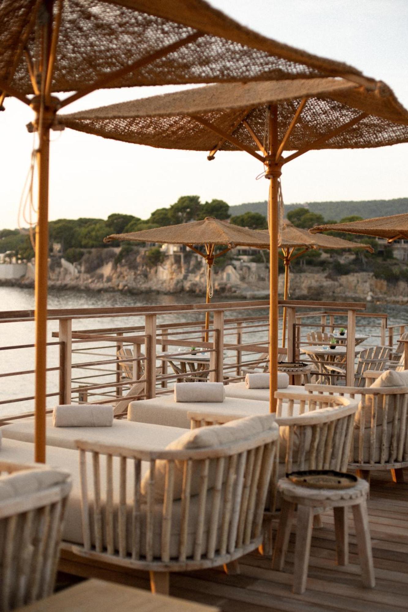 Hotel Plein Large Bandol Bagian luar foto