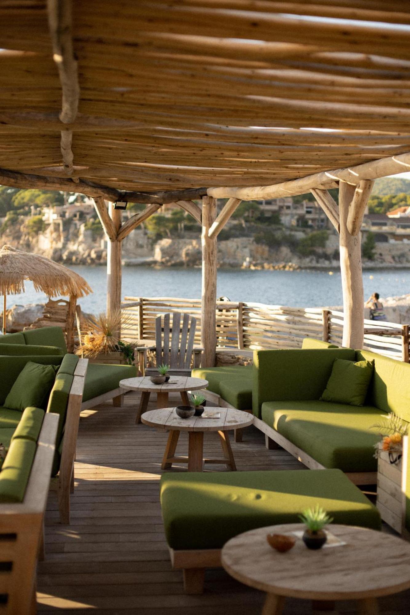 Hotel Plein Large Bandol Bagian luar foto
